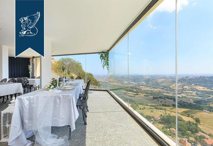 Image No.13-20 Bed Property for sale