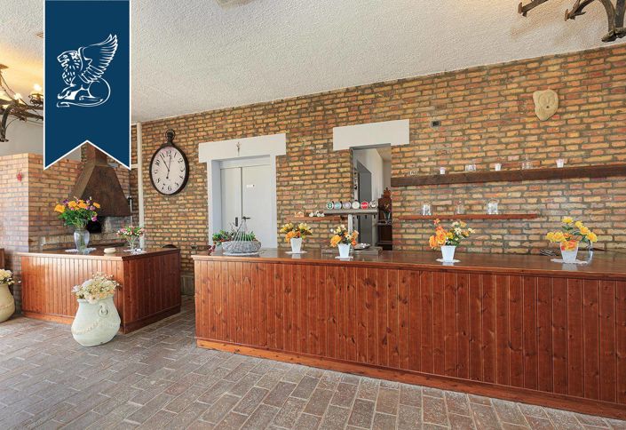 Image No.18-20 Bed Property for sale