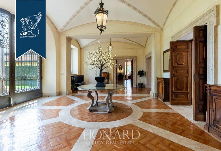 Image No.10-21 Bed Villa for sale