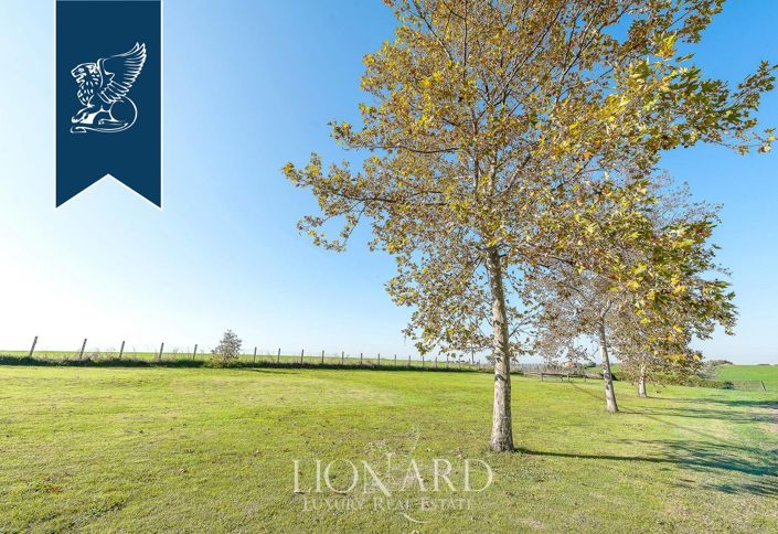 Image No.10-8 Bed Farmhouse for sale