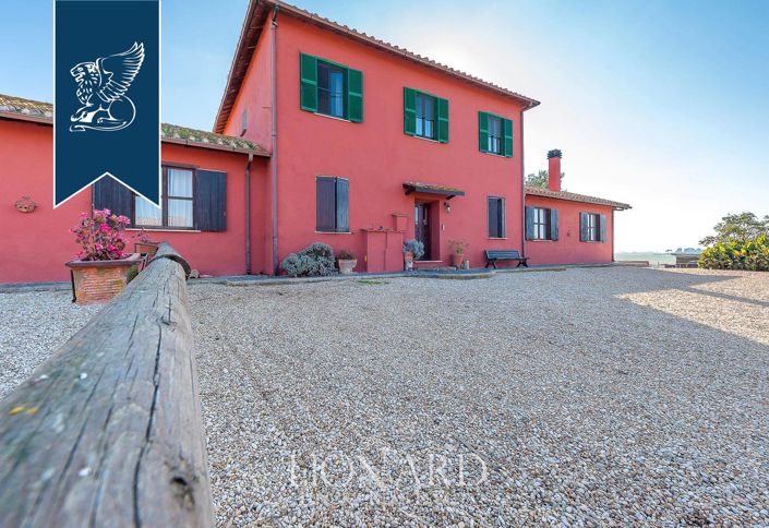 Image No.14-8 Bed Farmhouse for sale