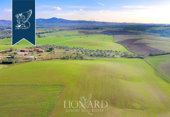 Image No.2-8 Bed Farmhouse for sale