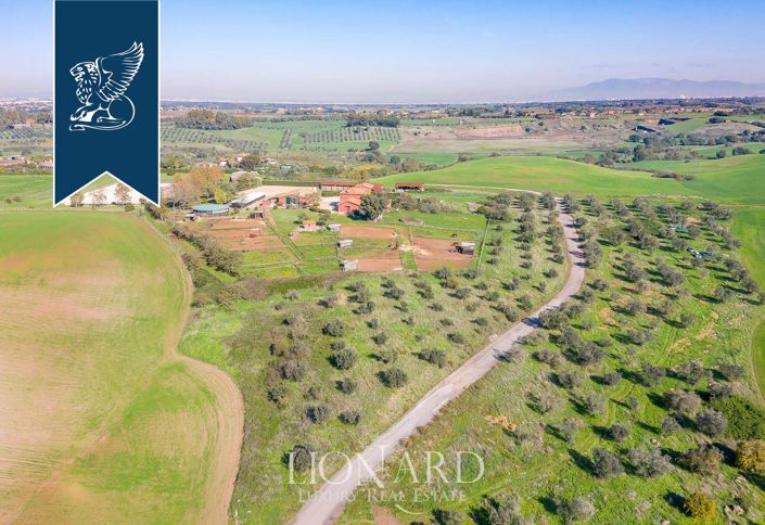 Image No.4-8 Bed Farmhouse for sale