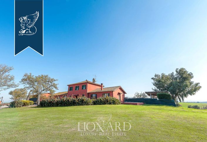 Image No.6-8 Bed Farmhouse for sale