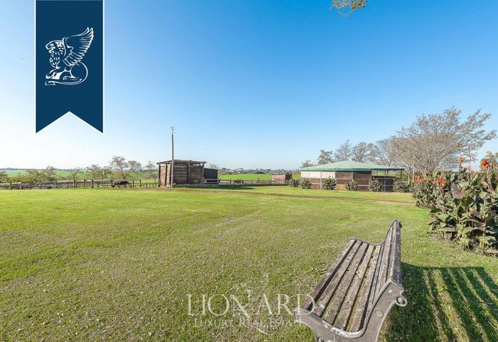 Image No.9-8 Bed Farmhouse for sale