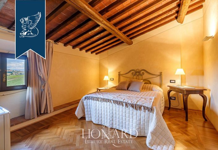 Image No.50-12 Bed Villa for sale