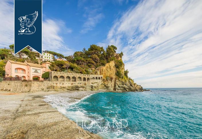 Image No.1-8 Bed Villa for sale