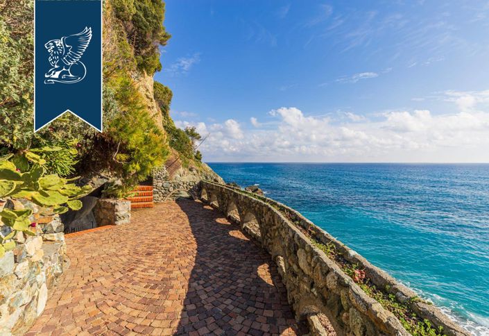 Image No.16-8 Bed Villa for sale