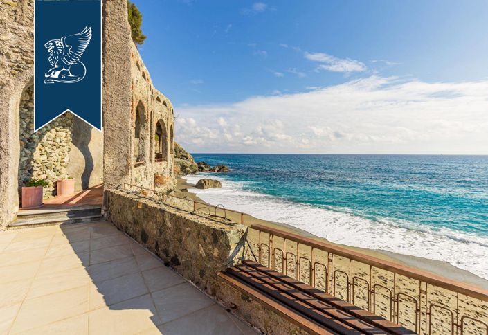 Image No.5-8 Bed Villa for sale