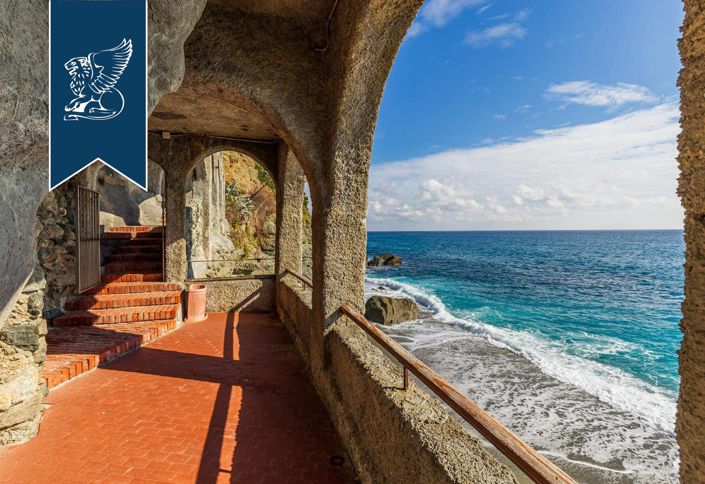 Image No.9-8 Bed Villa for sale