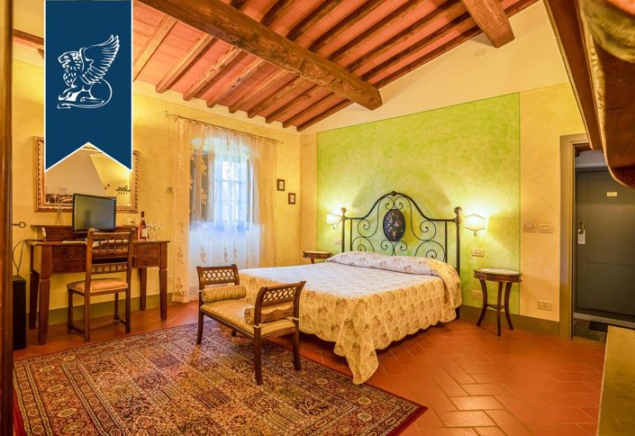 Image No.10-19 Bed Farmhouse for sale