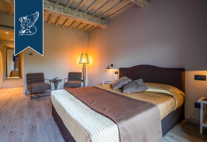 Image No.12-19 Bed Farmhouse for sale