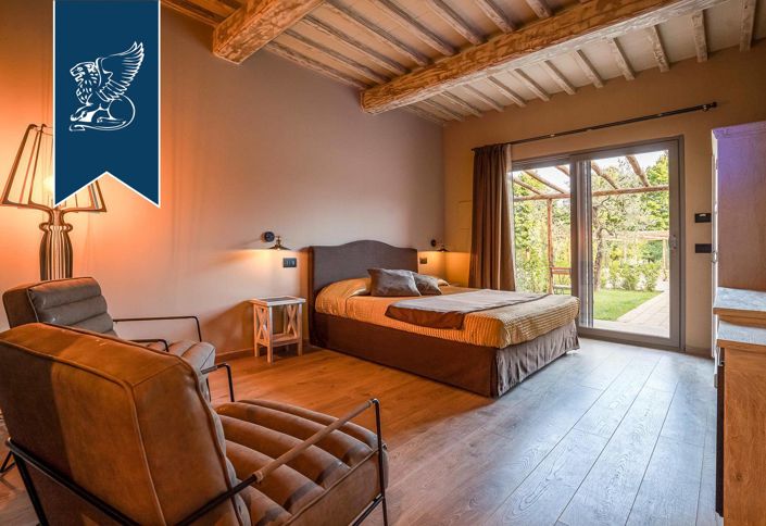 Image No.13-19 Bed Farmhouse for sale