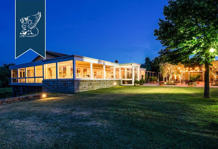 Image No.9-19 Bed Farmhouse for sale