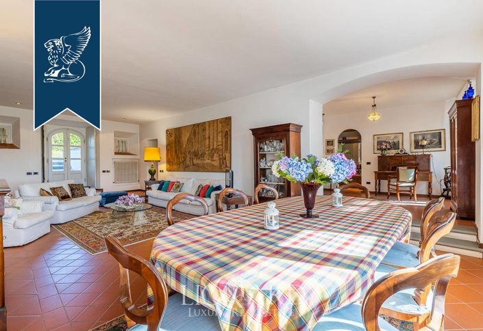 Image No.56-8 Bed Villa for sale