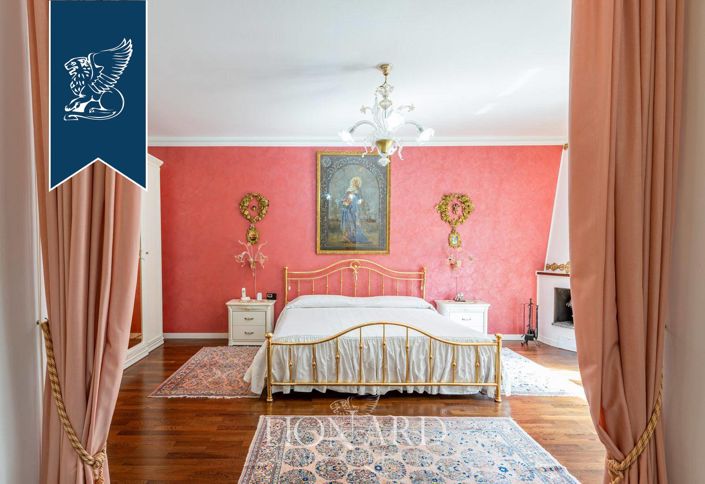 Image No.33-5 Bed Villa for sale