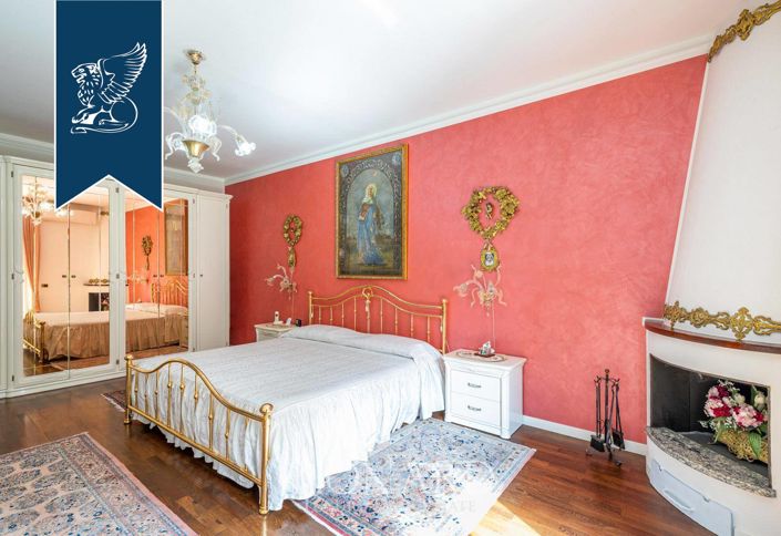 Image No.34-5 Bed Villa for sale