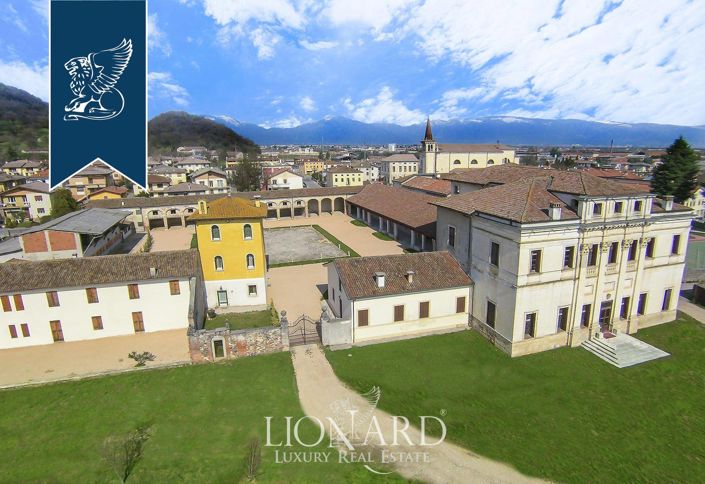 Image No.21-8 Bed Villa for sale