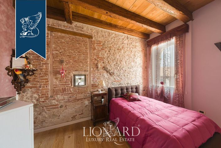 Image No.50-8 Bed Villa for sale