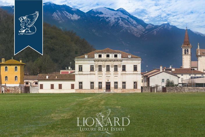 Image No.9-8 Bed Villa for sale