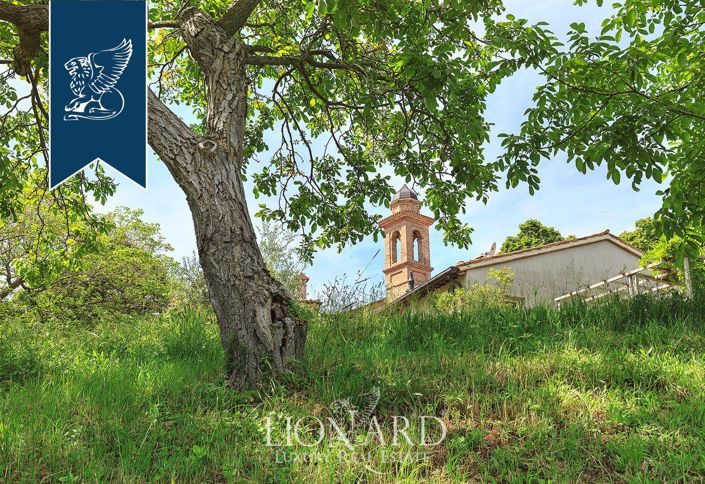 Image No.11-10 Bed Property for sale