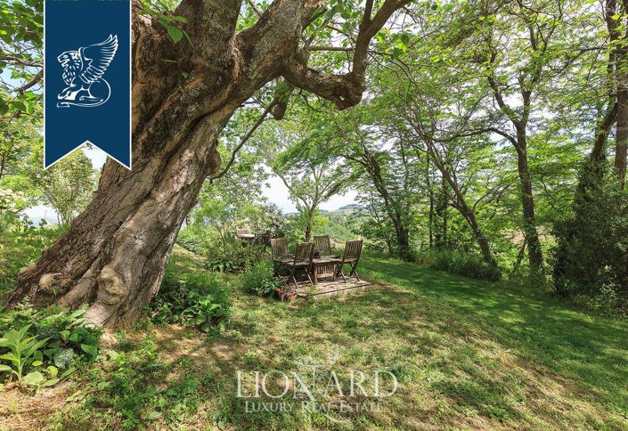 Image No.14-10 Bed Property for sale