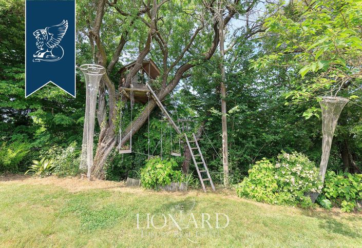 Image No.15-10 Bed Property for sale