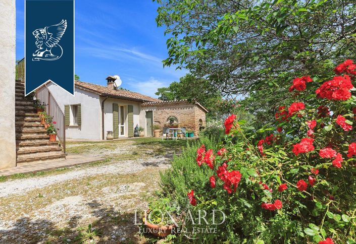 Image No.18-10 Bed Property for sale