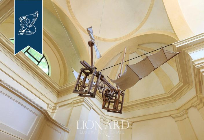 Image No.21-10 Bed Property for sale