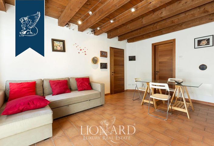 Image No.23-10 Bed Property for sale