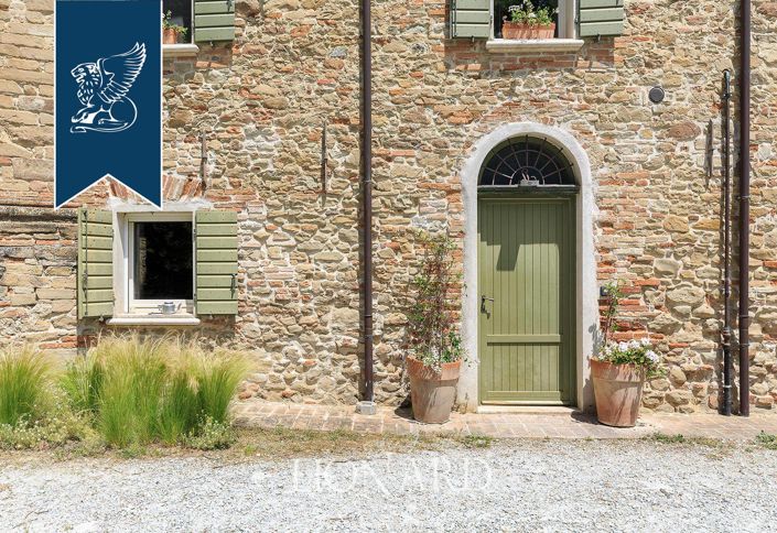 Image No.28-10 Bed Property for sale