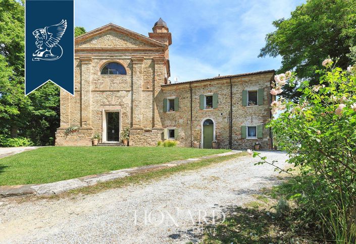 Image No.3-10 Bed Property for sale