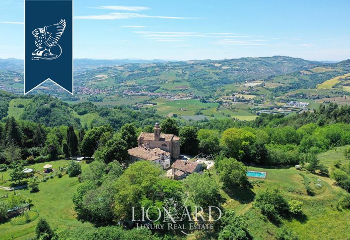 Image No.8-10 Bed Property for sale