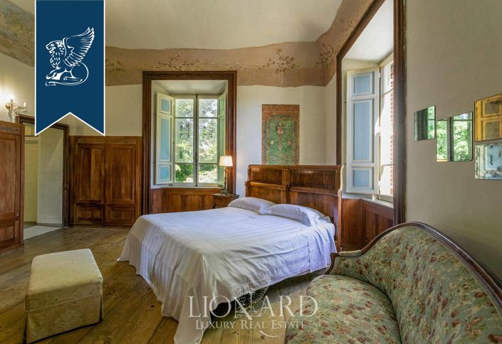 Image No.18-36 Bed Villa for sale