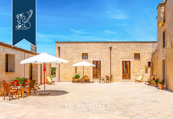 Image No.1-20 Bed Farmhouse for sale