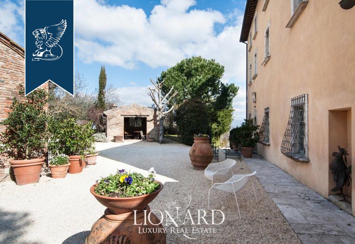 Image No.5-15 Bed Hotel for sale