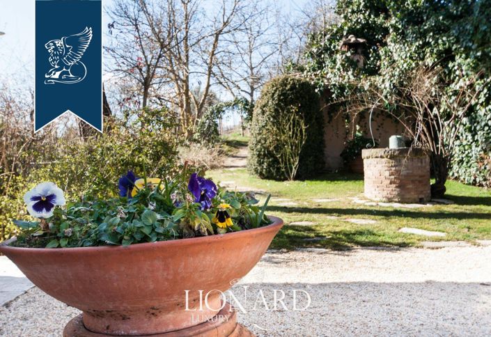 Image No.9-15 Bed Hotel for sale