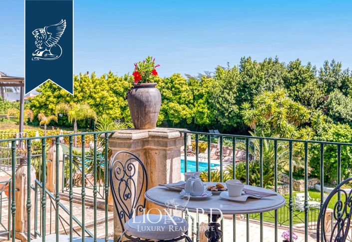 Image No.19-16 Bed Villa for sale