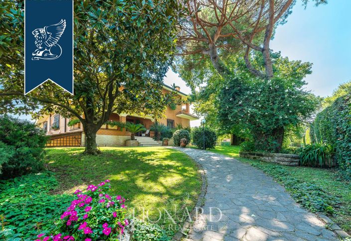 Image No.4-7 Bed Villa for sale