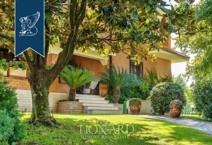 Image No.9-7 Bed Villa for sale