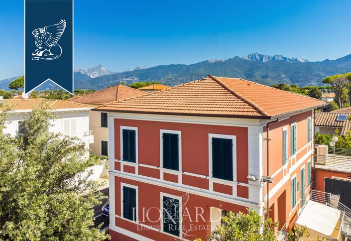 Image No.10-5 Bed Villa for sale