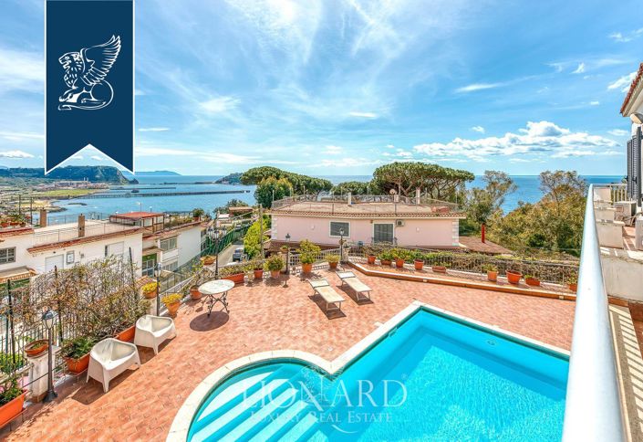 Image No.10-8 Bed Villa for sale