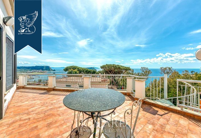 Image No.13-8 Bed Villa for sale