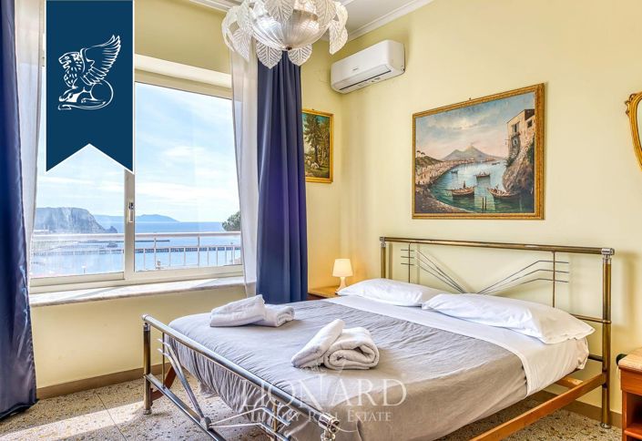 Image No.20-8 Bed Villa for sale