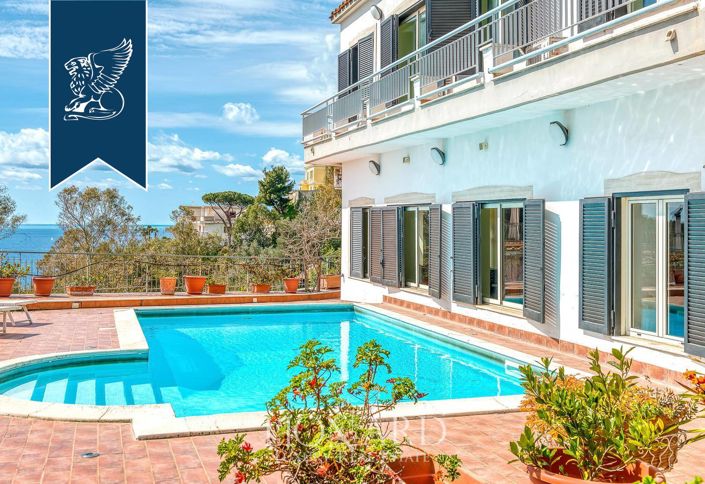 Image No.5-8 Bed Villa for sale