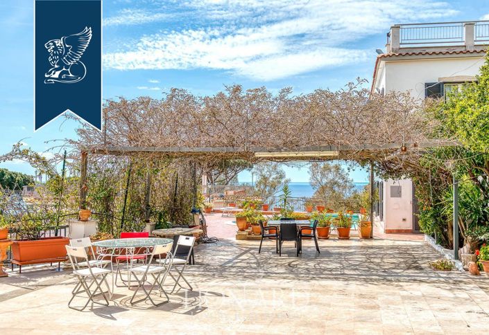 Image No.9-8 Bed Villa for sale