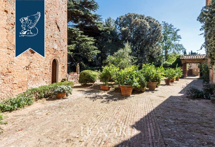 Image No.12-40 Bed Property for sale