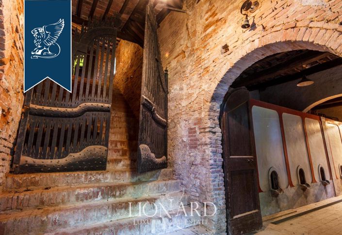 Image No.34-40 Bed Property for sale