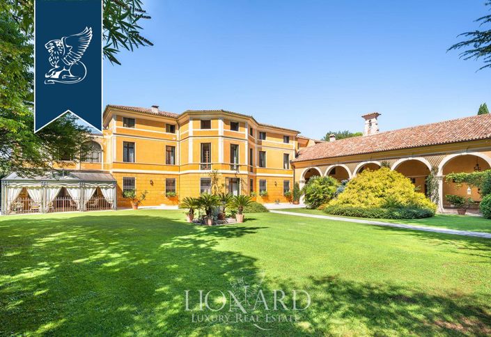 Image No.1-4 Bed Villa for sale