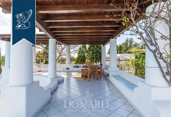 Image No.12-10 Bed Villa for sale